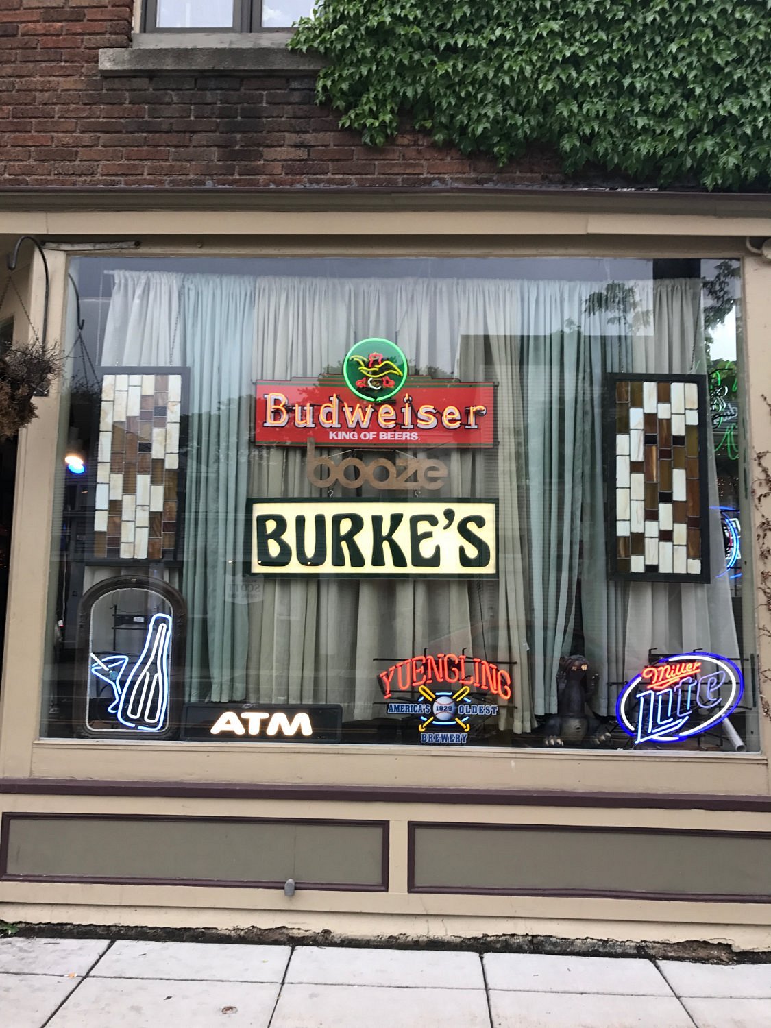 Burkes Bar & Grille